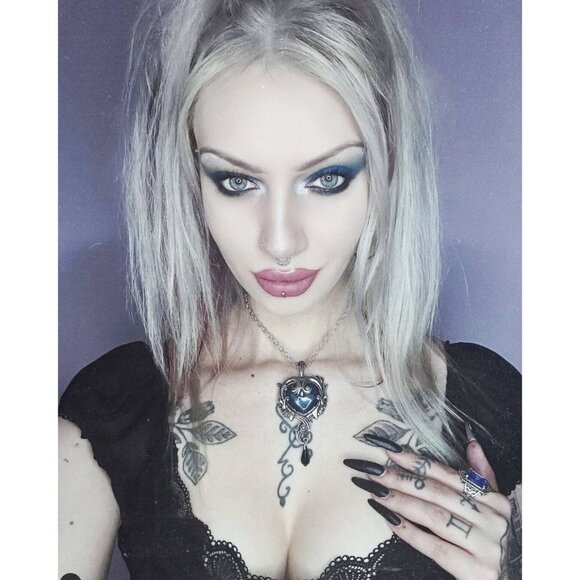 Affaire du Coeur Pendant Blue Heart Baroque Skulls Necklace NWT - Picture 2 of 4